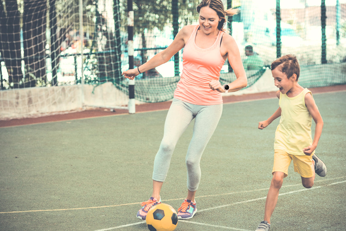Reloj inteligente V33 jugando al fútbol (1200x800)